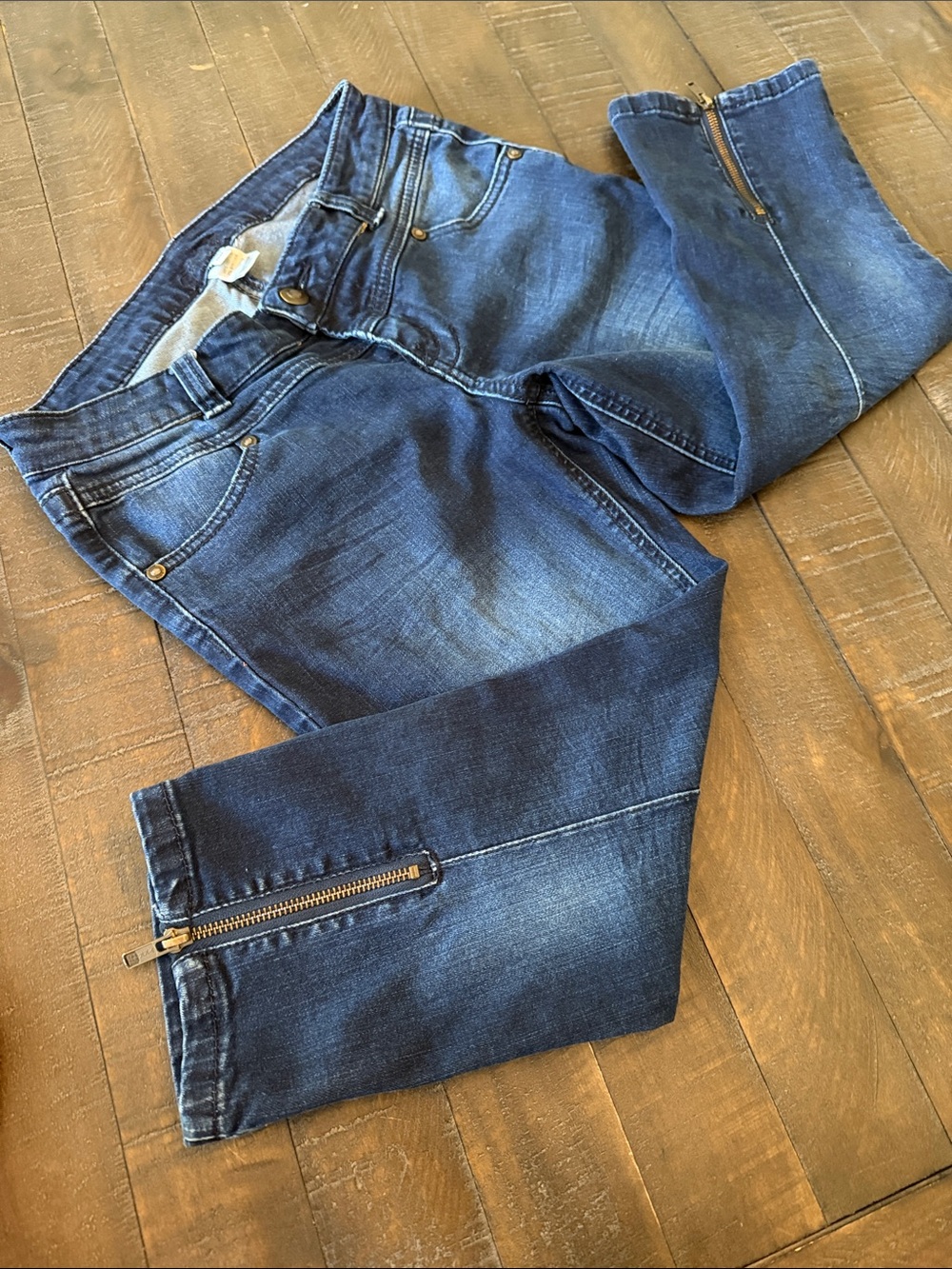 Cache Dark Blue Zip Cropped Jeans- read description